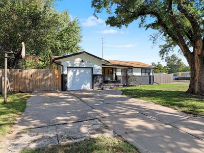 2443 N Marigold Ln