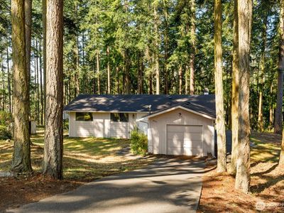 4511 Woodland Circle