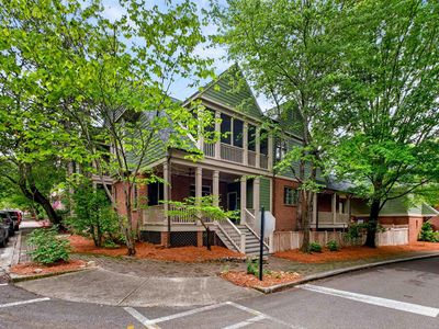 24 Abbott Sq