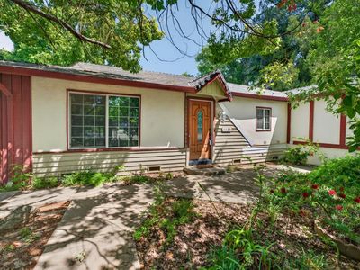 1139 Main Ave