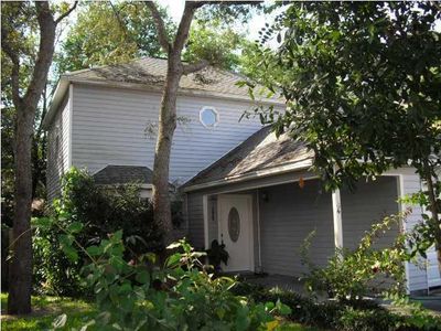 4 Forest Breeze Ct