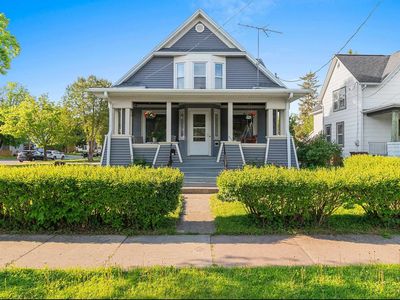 452 Nicolet Blvd