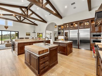 22483 Mission Hills Ln