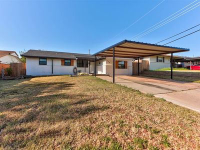 704 SW 1st St