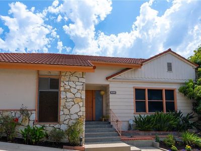 2572 Silver Ridge Ave