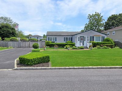 1381 Manatuck Boulevard