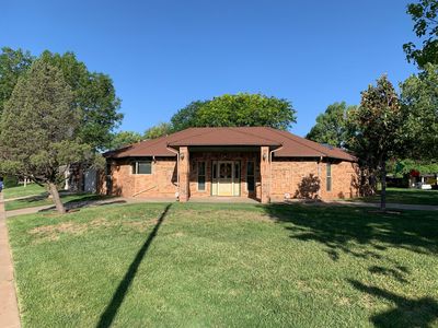 6101 Ridgewood Dr