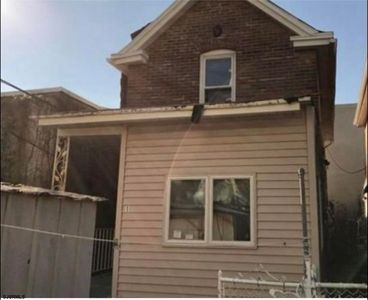 Property at 1 Victoria Pl, Atlantic City, NJ