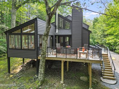307 Sanctuary Ln