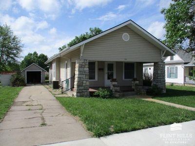 921 E Main St