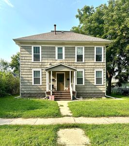 506 W College St