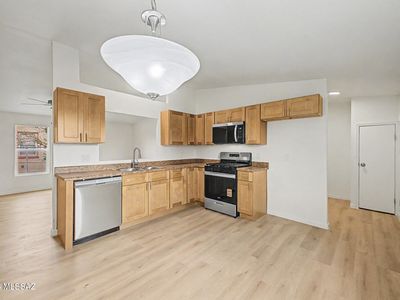 655 W 42nd St