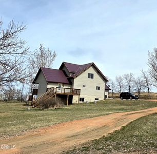Property at 21 Sunrise Estates Rd, Watford City, ND
