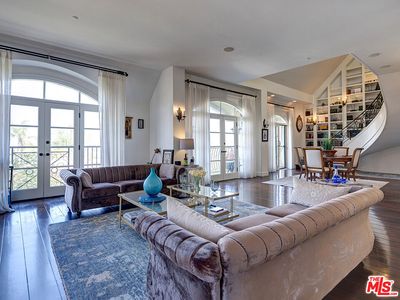 277 S Spalding Dr UNIT 401