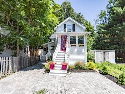 26 Carlson St