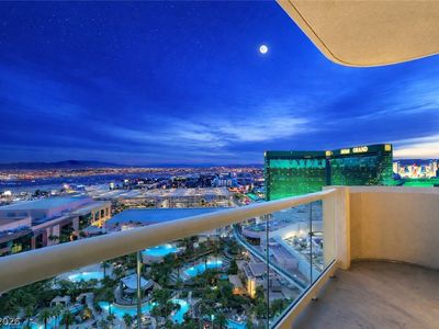 145 E Harmon Ave #2102