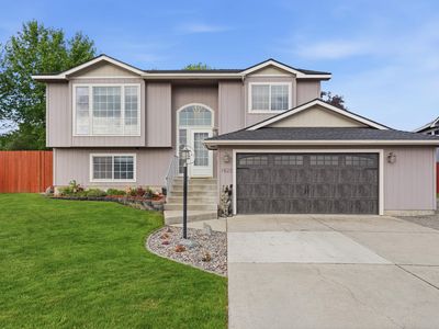 1823 N Salmon River Ln