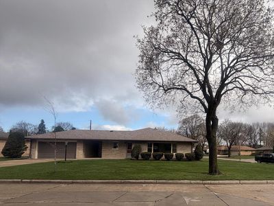 3033 South Stratton DRIVE