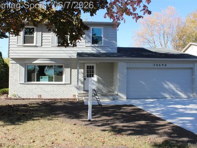 Property at 20698 Coachwood Rd, Riverview, MI