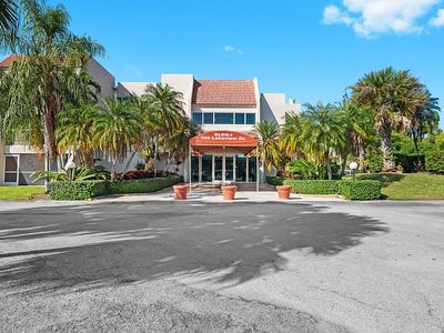 140 Lakeview Dr APT 103