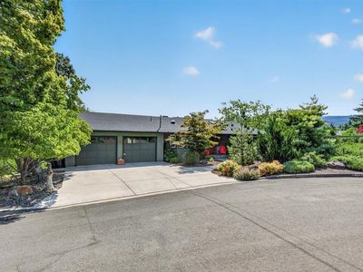 676 Cherry Ln