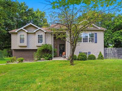 2633 E Alfalfa Dr
