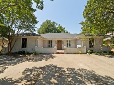 9240 Locarno Dr