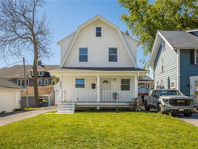 1201 Bay St
