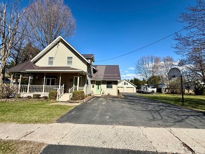 38 Wellington St