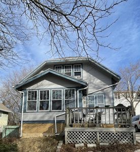 825 S 17th STREET