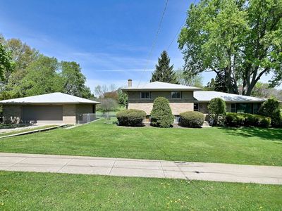 1030 W Kenilworth Ave