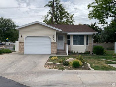 886 E Apple Park Way