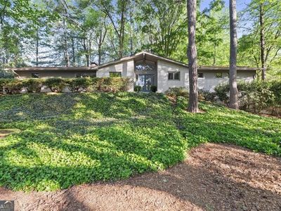 1096 Oxford Cres