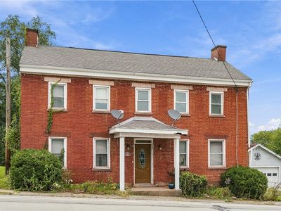 32 E Main St