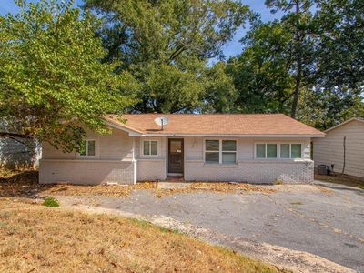 8 W Windsor Dr