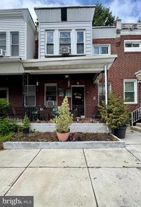423 Delphine St