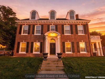 850 N Burlington Ave