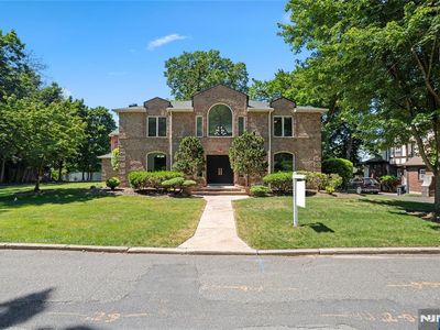 30 Creston Ave