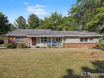 2440 Saratoga Dr NE