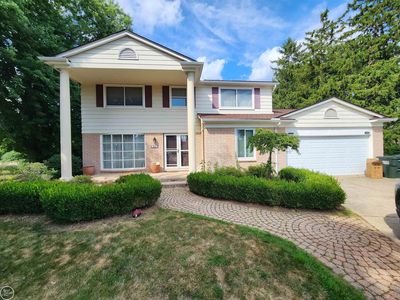 715 Abbey Ct