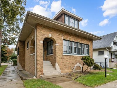 900 Lathrop Ave