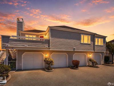 741 Pointe Pacific APT 2