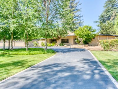 6641 N Van Ness Blvd