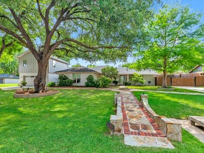 1943 Camelot Dr
