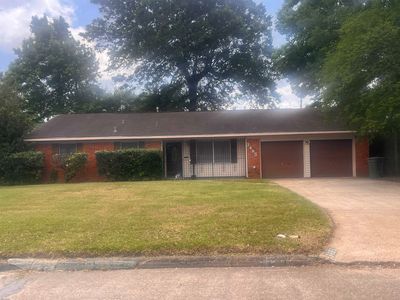 3485 Kenwood Dr