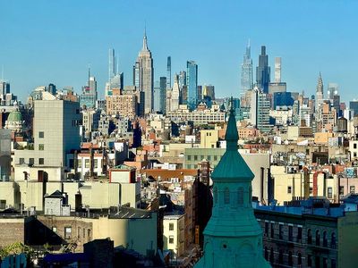 180 Park Row APT 13E