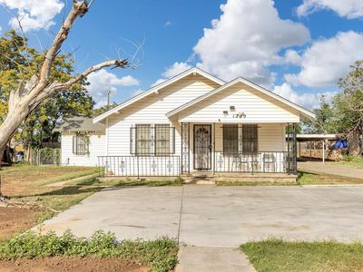 1209 N Sam Houston Ave