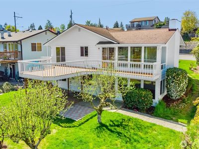 4613 N Vassault Street