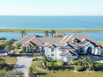 1120 Lakeshore Blvd