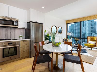 400 S Broadway APT 2008